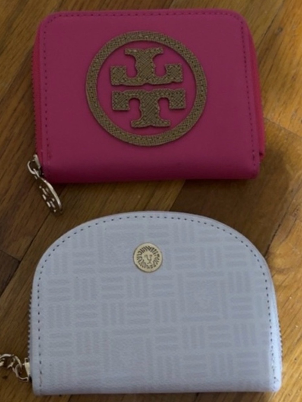 I’m selling 2 wallet very nice